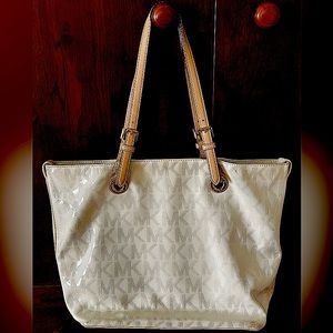 🤍🐚Michael Kors MK Monogram Patent Leather Convertible Tote Purse Handbag